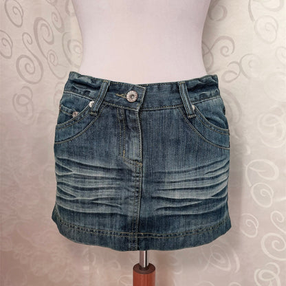 00’s mini low-waisted denim skirt 👾