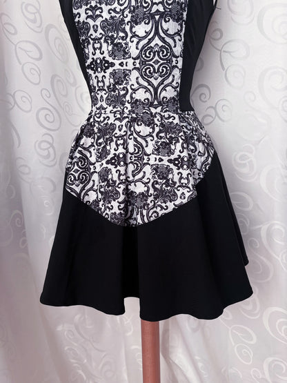 00’s Gothic 60’s style embroidered black & white dress 🌀🦇