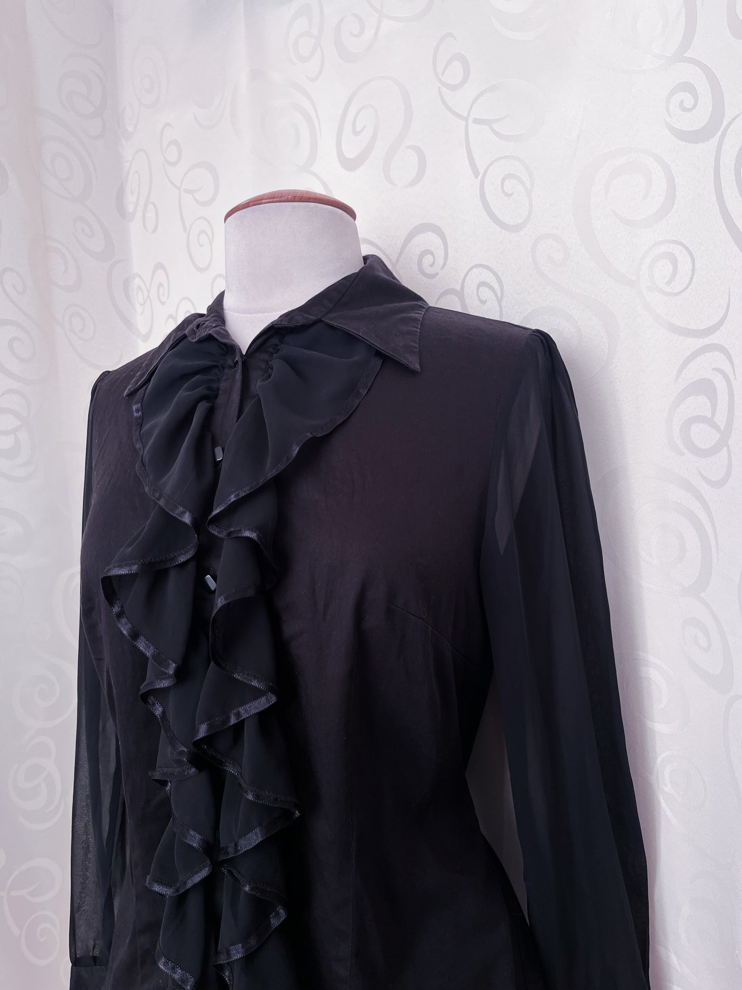 00’s whimsygoth ruffle shirt with mesh sleeves & details 🖤