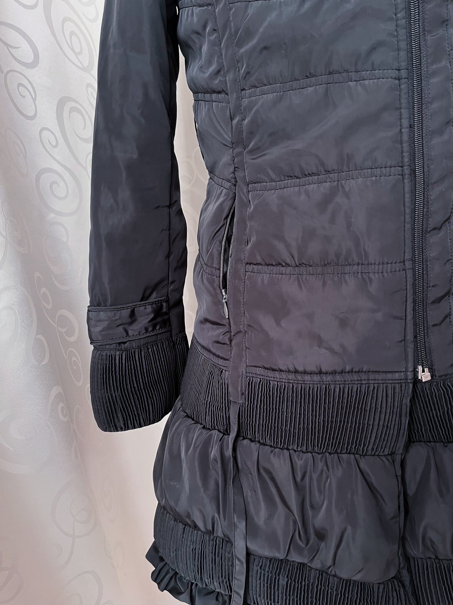 Gothic / Jirai kei style black coat with faux fur neckline 🕷️🦇