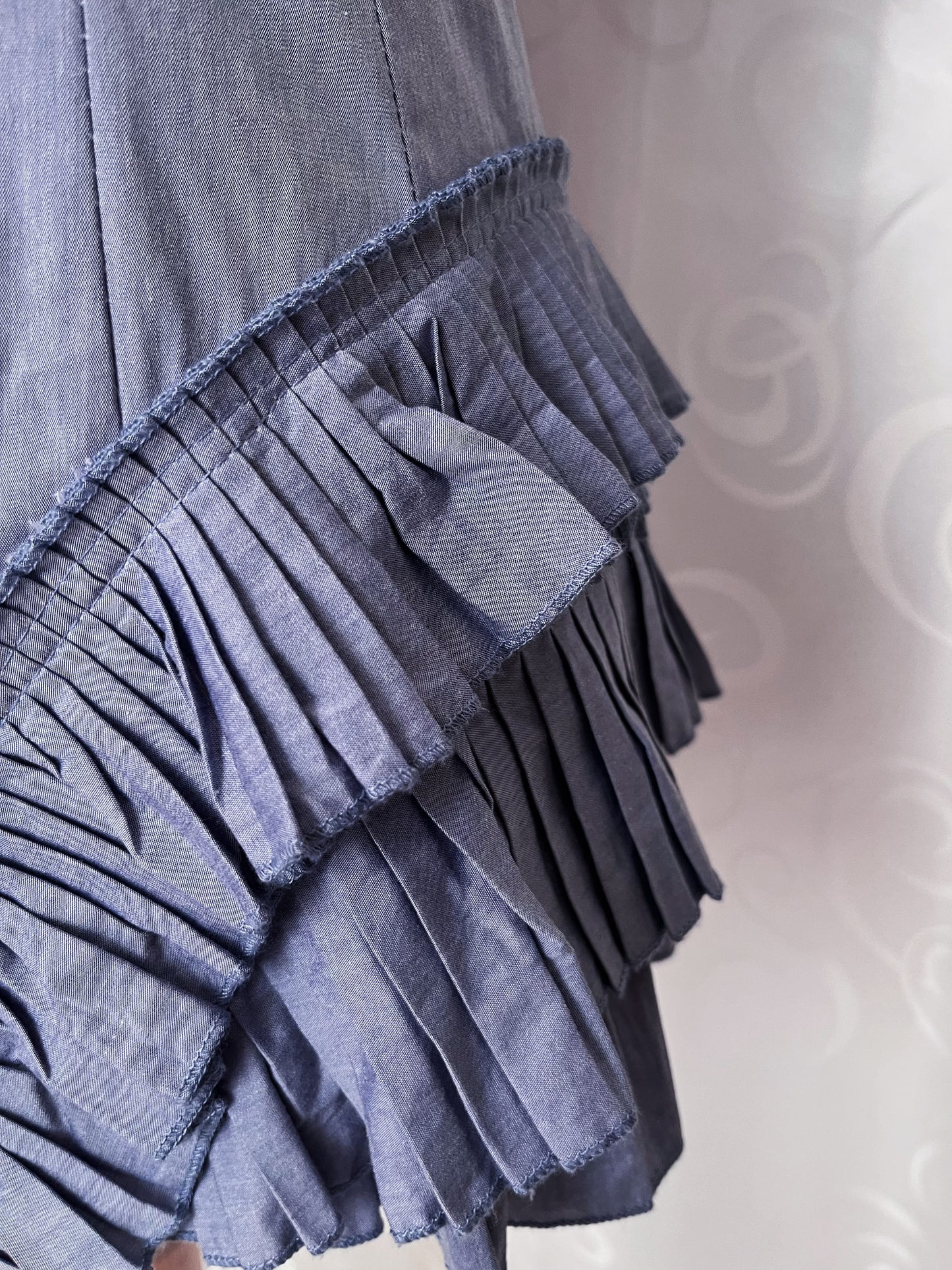 00’s whimsy/jirai kei lilac shirt with pleated details 🪻