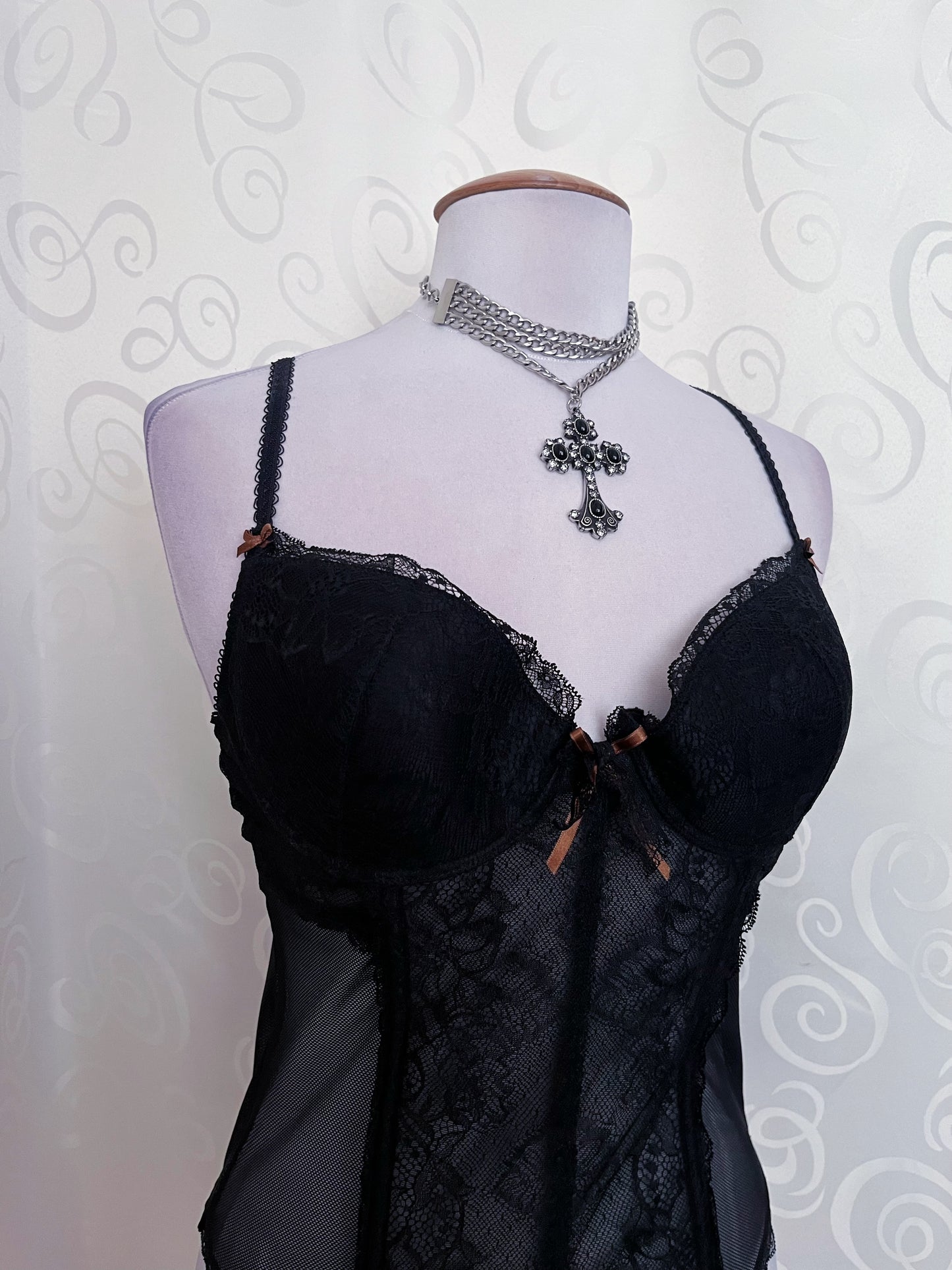 00’s whimsy black lacey corset with brown bow details 🐌 🖤