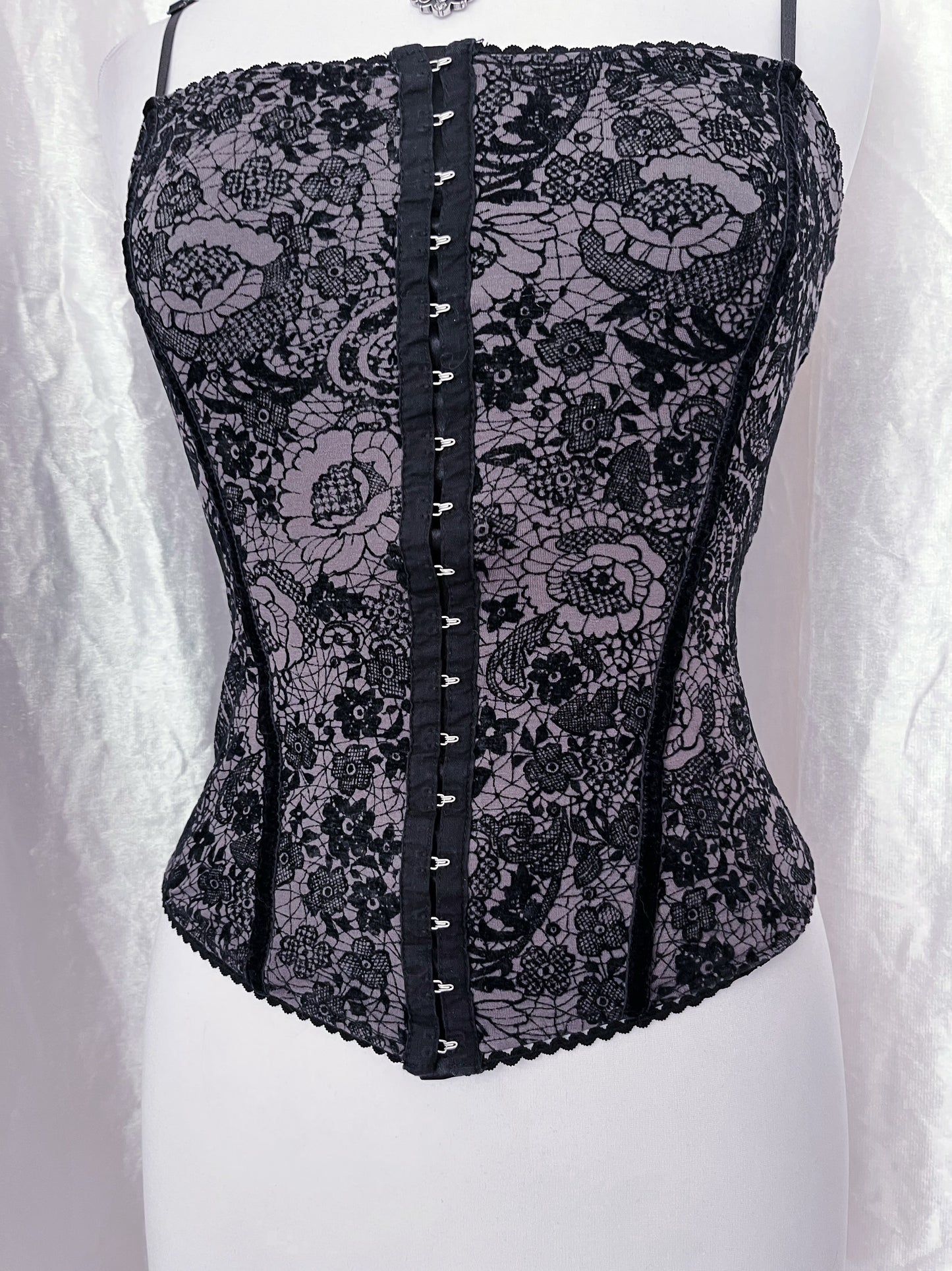 00’s gothic velvet & cotton top 🕷️