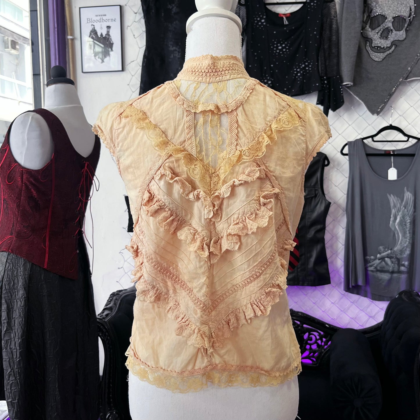 00’s whimsy coquette beige lacey cotton shirt ☀️