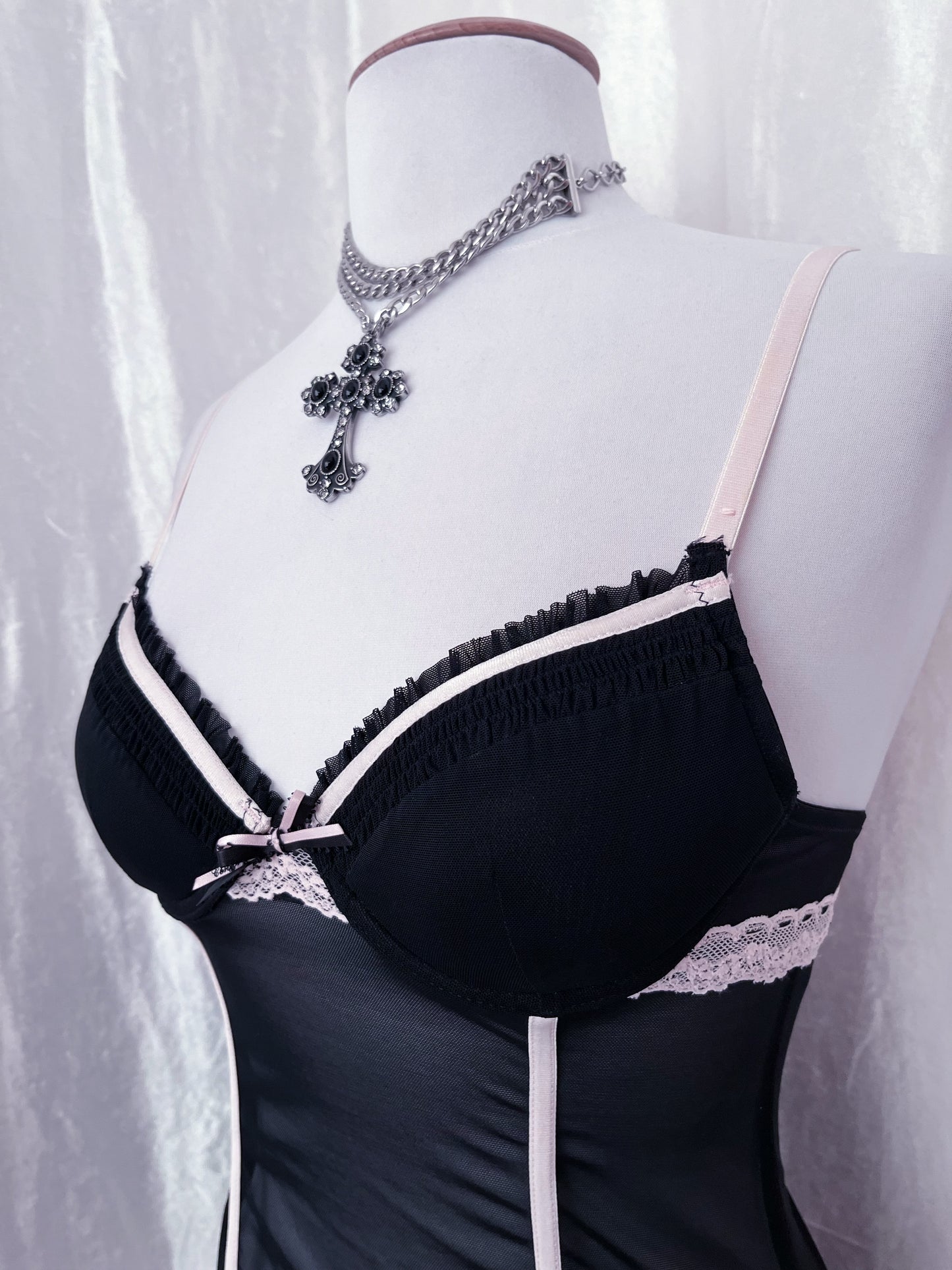 Gothic/Coquette mesh black corset top with pink details 🎀🪽