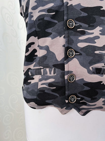 00’s iconic camo vest 🔫