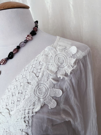 Vintage white coquette blouse 🪽