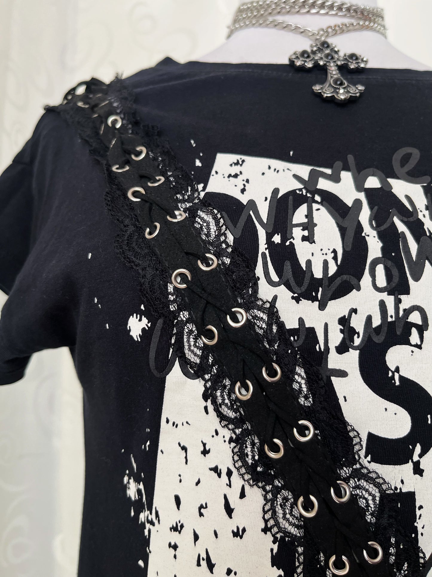 00’s iconic alternative tee with graphic print & lace-up details 🕷️🌀