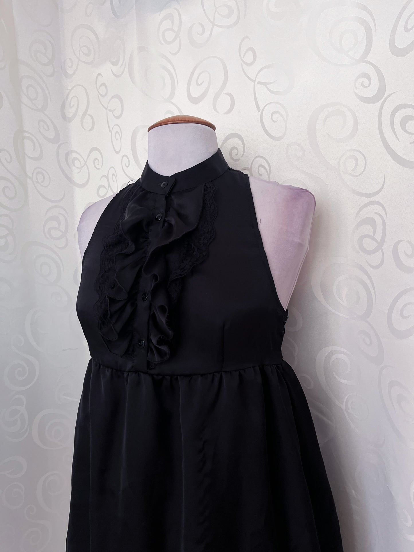 Gothic/Jirai Kei balloon black dress with ruffle details 🌀🕷️