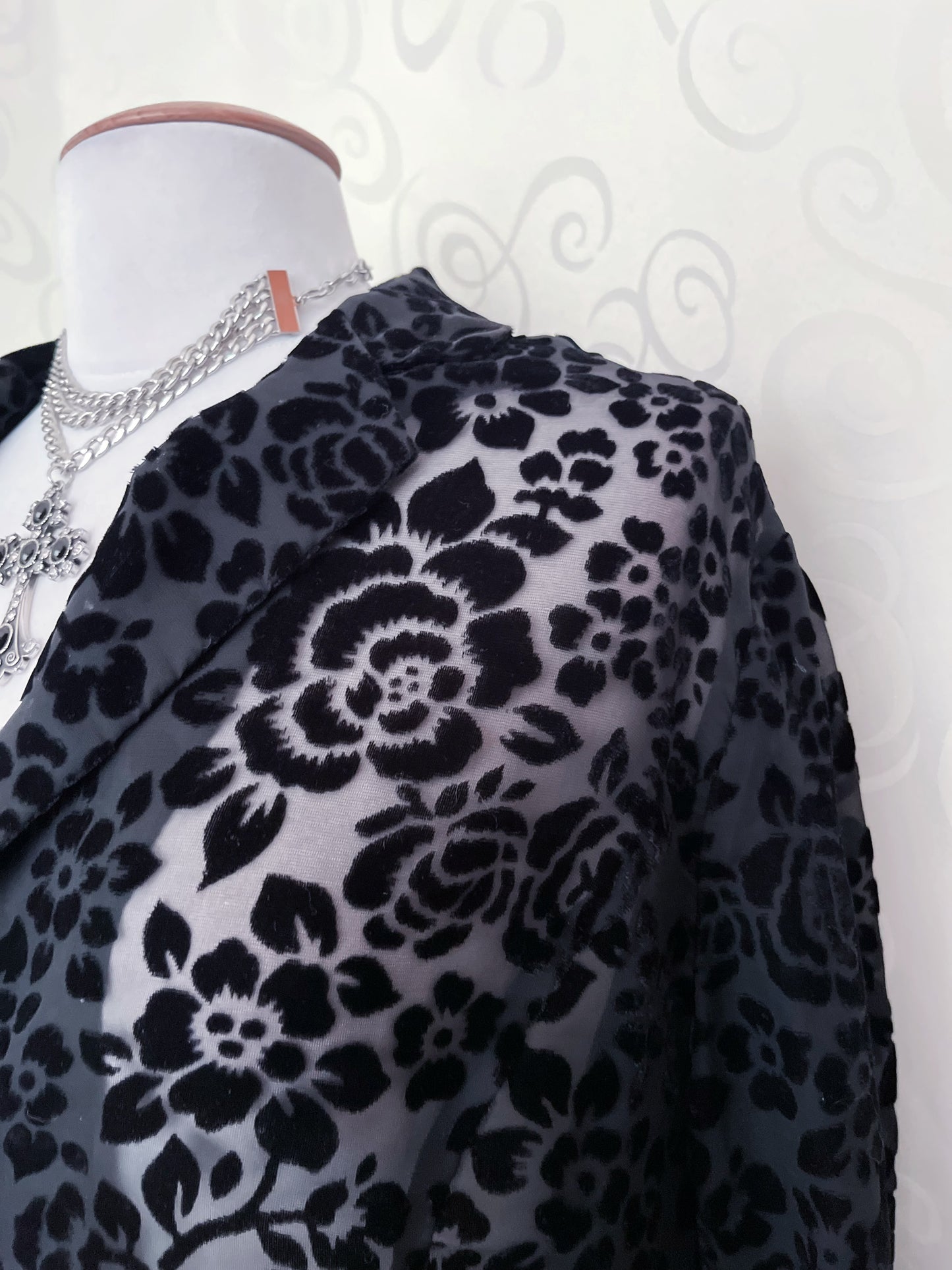 Vintage see-through gothic shirt with velvet embossed roses 🥀 🕸️