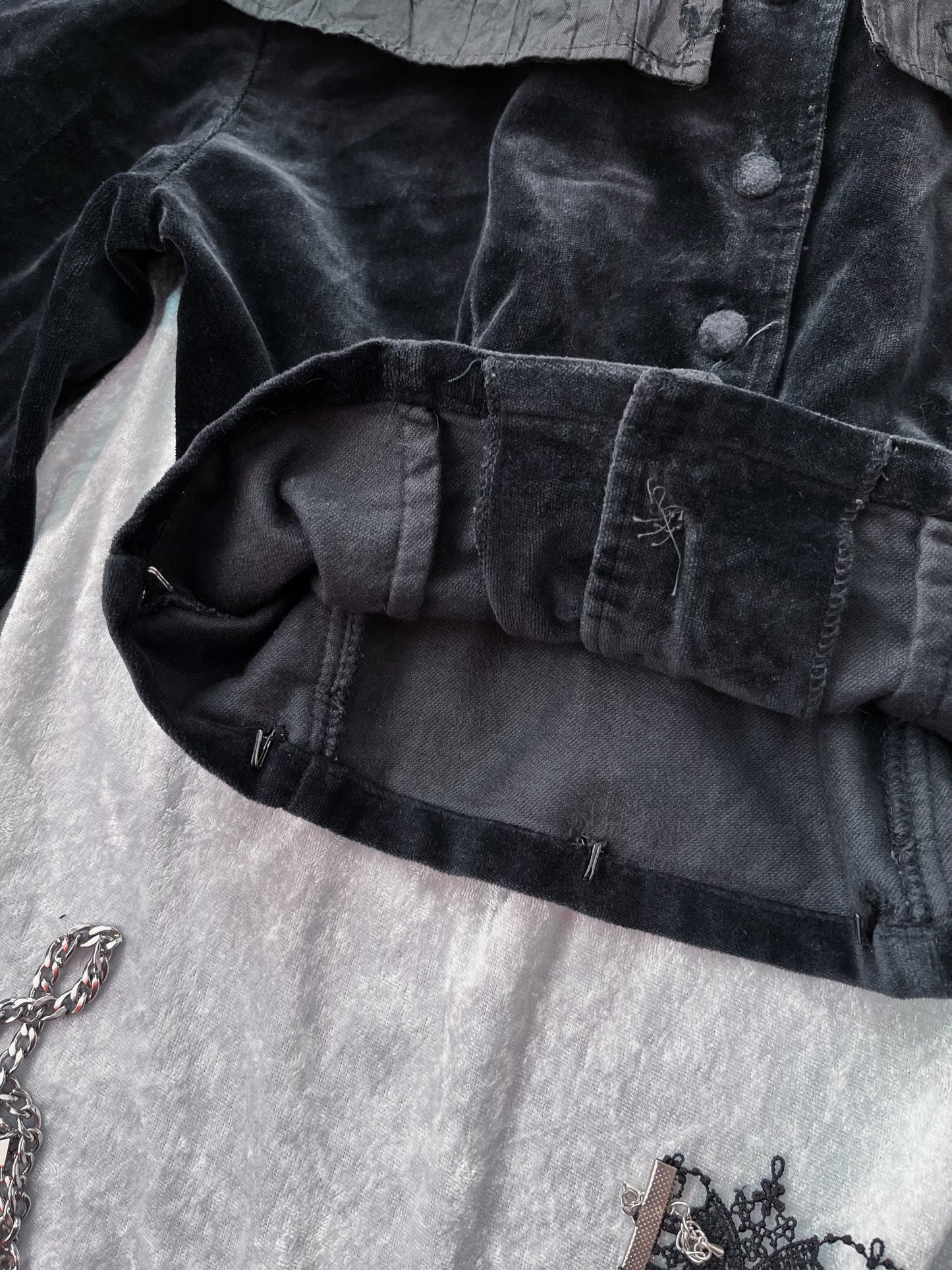 Vintage whimsygoth black velvet top 🦇🌀