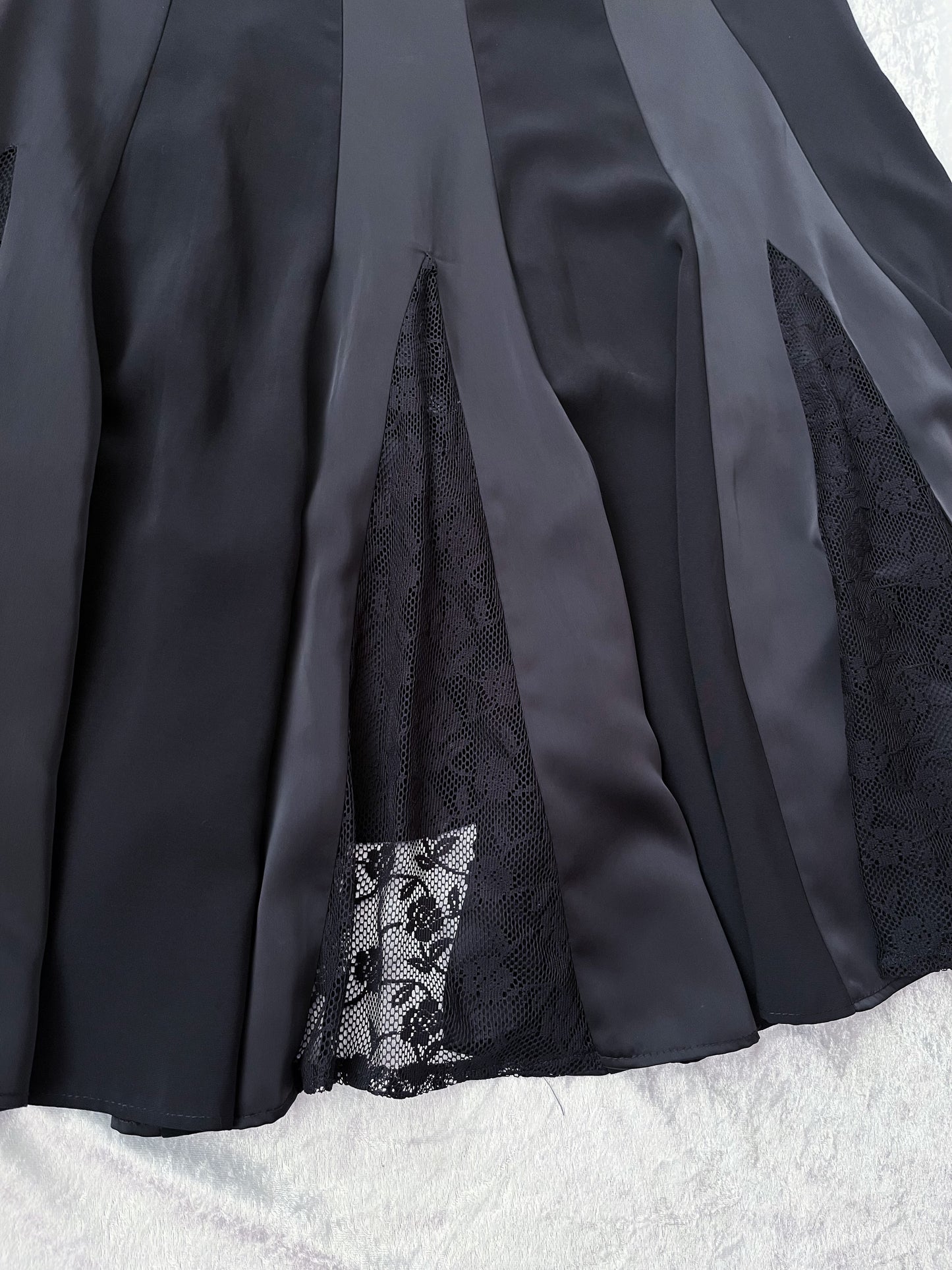 00’s whimsygoth velvet black asymmetrical skirt 🕷️