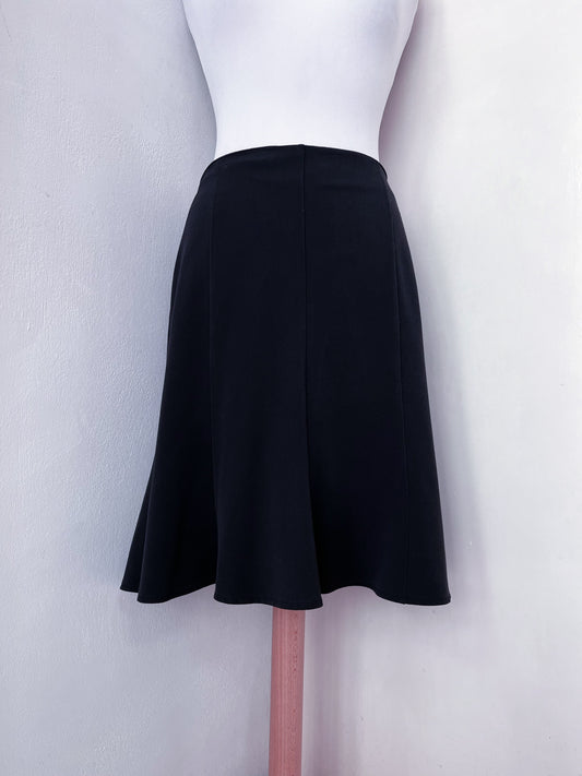 Classic black midi skirt 🕸️