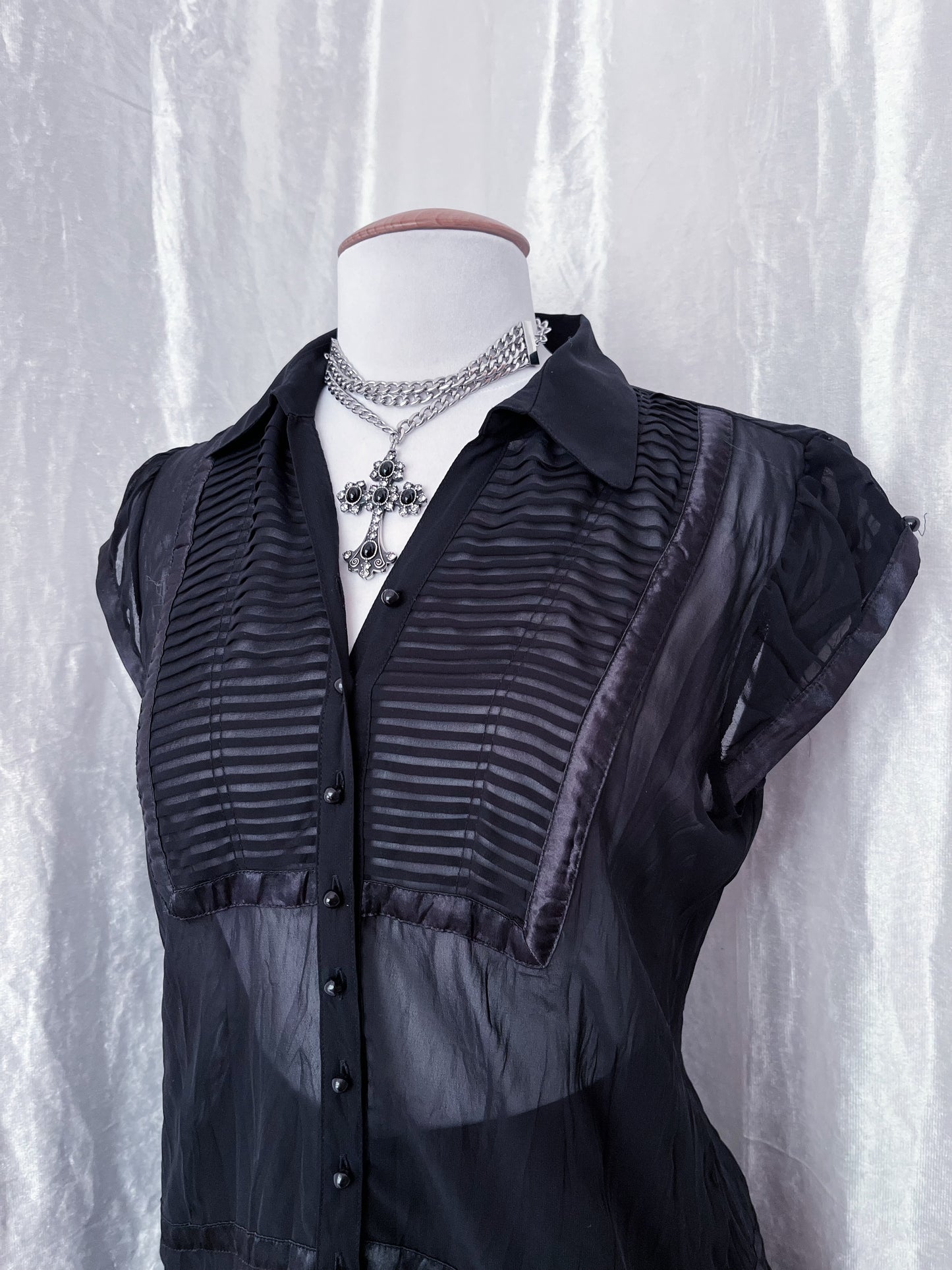 00’s dark coquette mesh top 🕷️