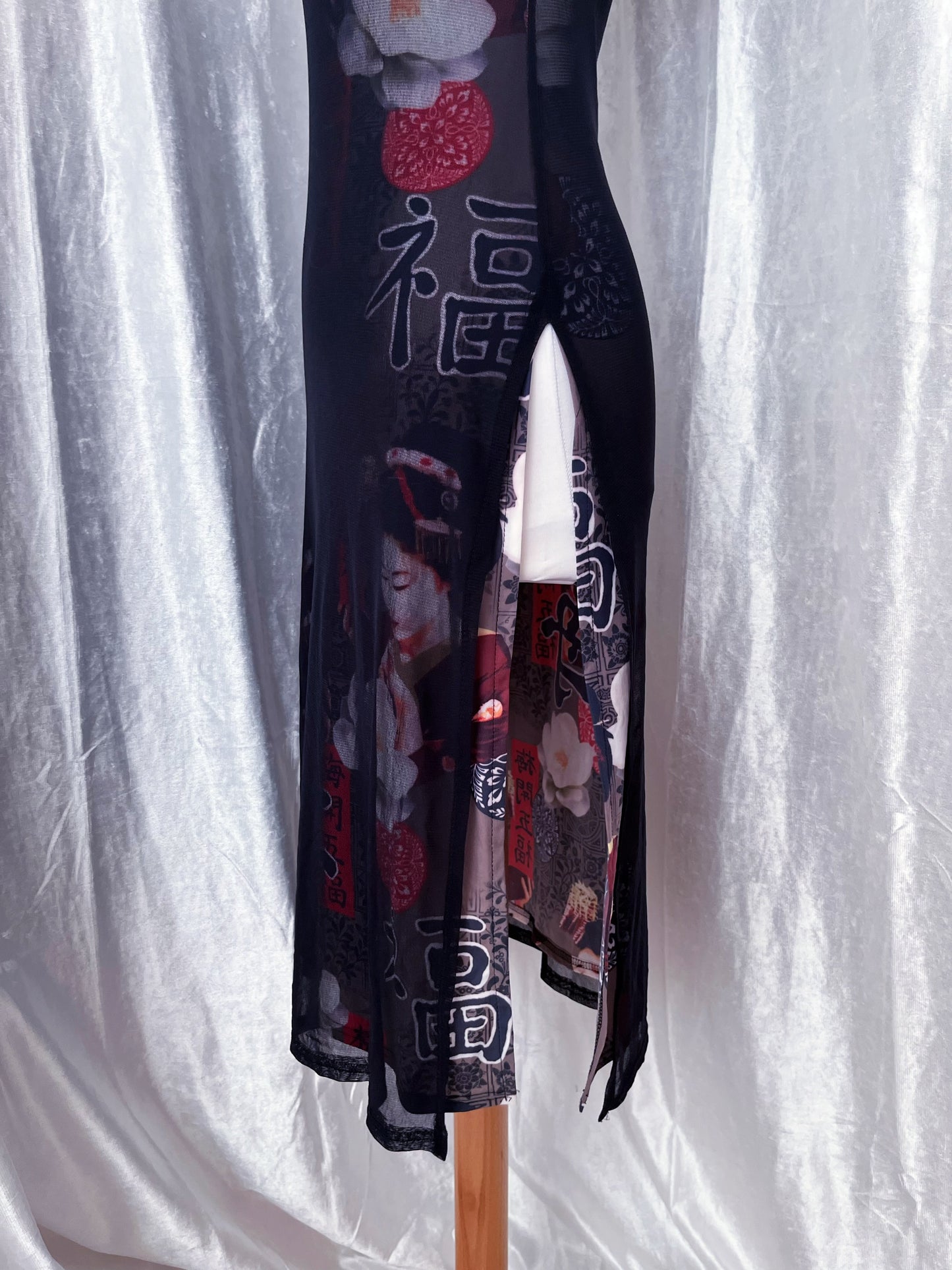Iconic rare Geisha print mesh dress with slit sides 🍙🥢