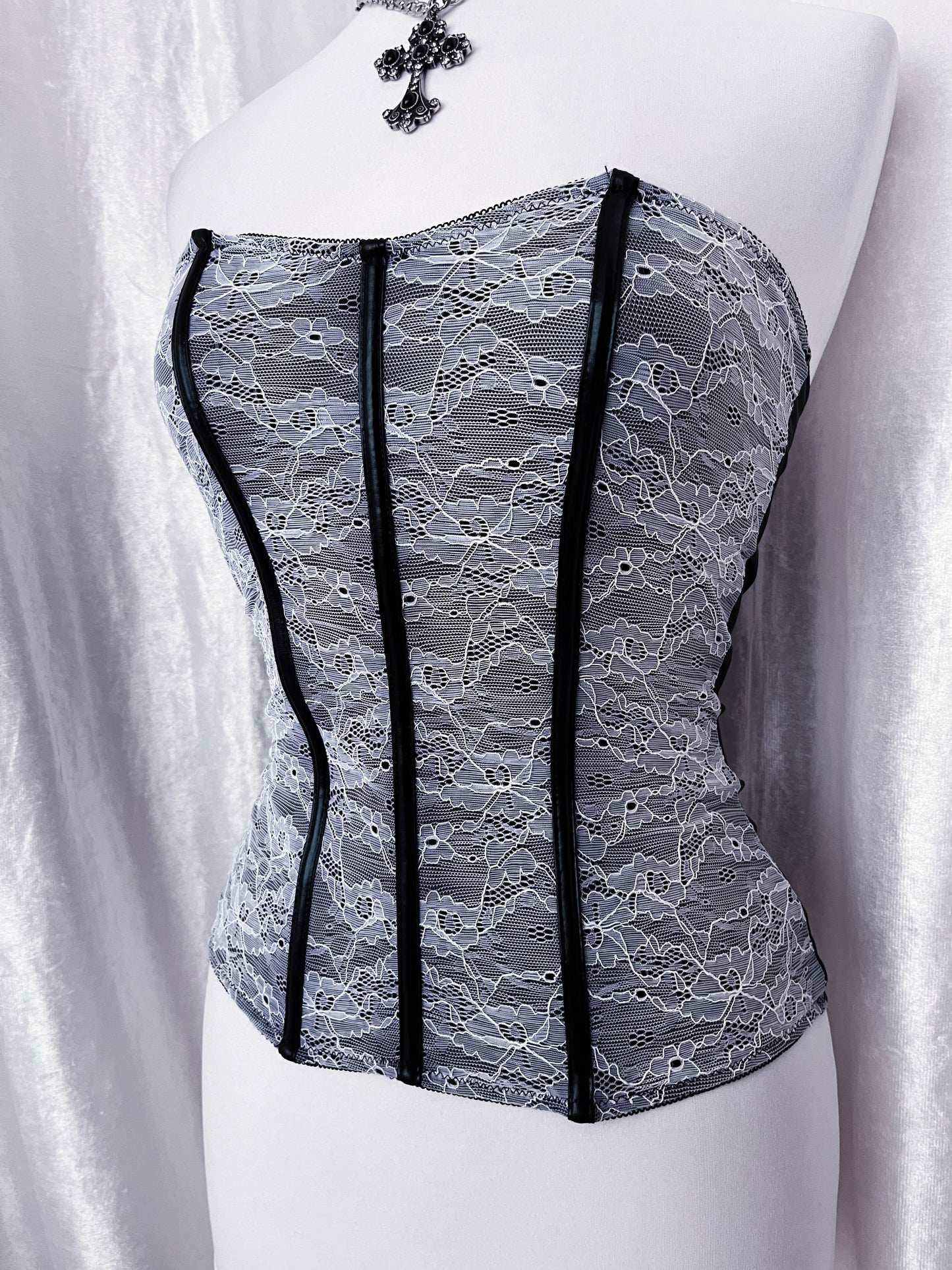 Gothic maid lace & faux leather corset 🕷️🕸️