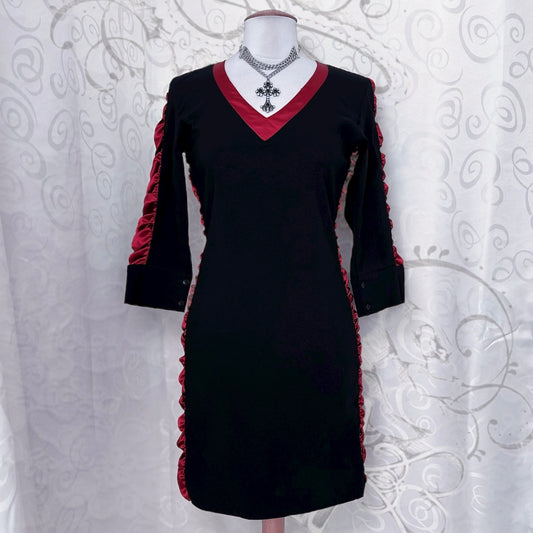 Iconic 00’s vampire dress 🕸️🩸