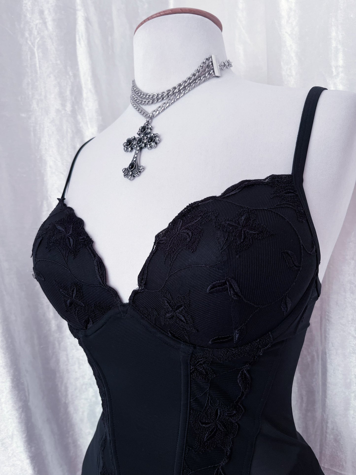 Must-have black mesh corset top with embroidered details 🕸️