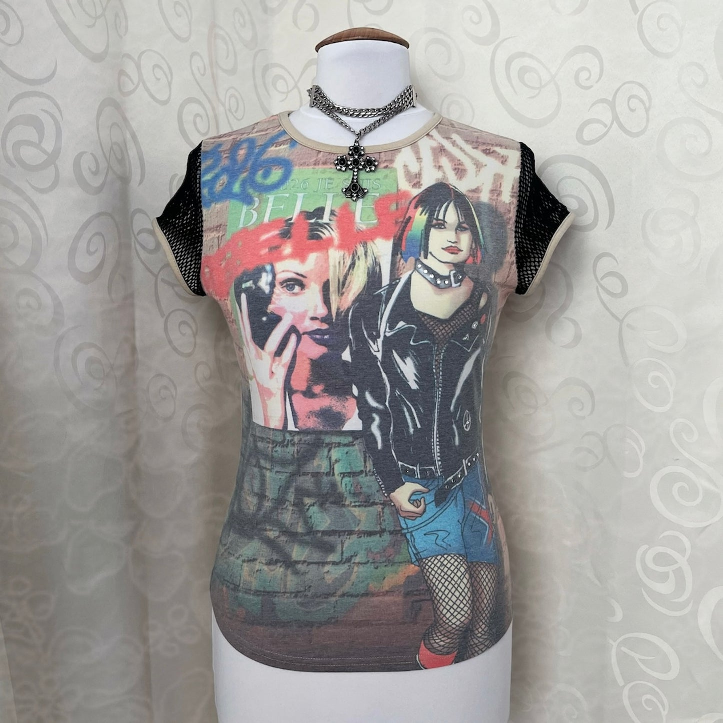 00’s Alt tee with graphic punk girl tee & fishnet sleeves 🦇🎸