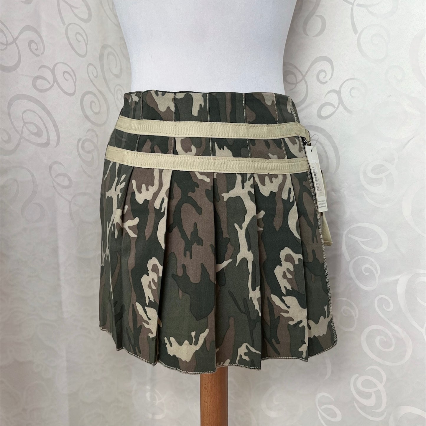 00’s deadstock camo print pleated skirt 🔫🐍