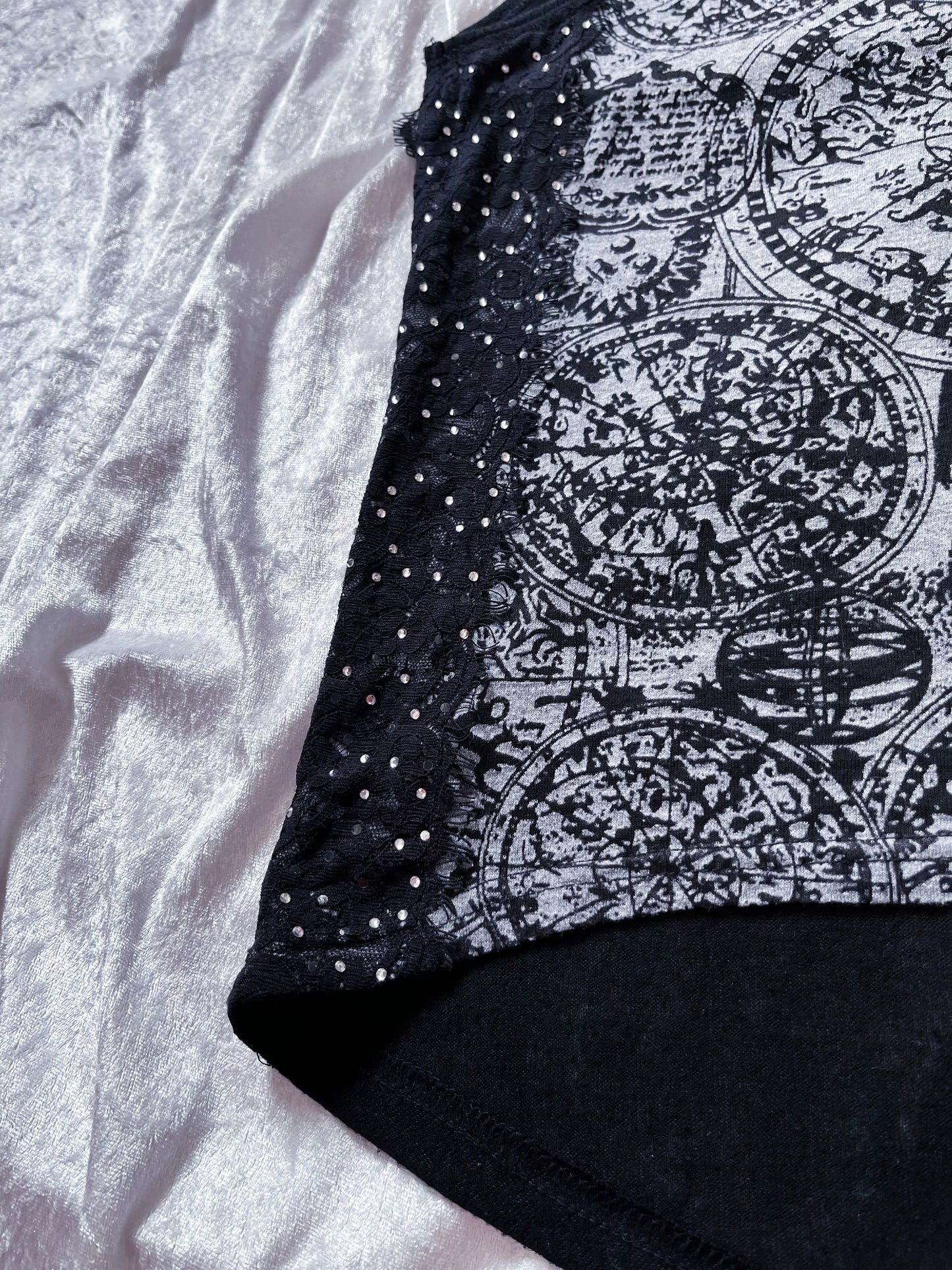 Alternative top with astrology print 🌌