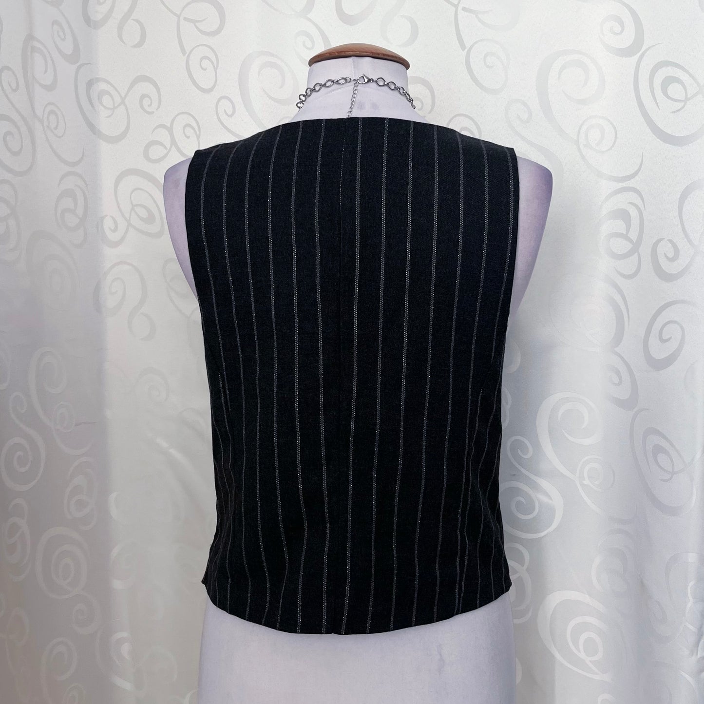 00’s Dark Academia style striped vest 🖤📓
