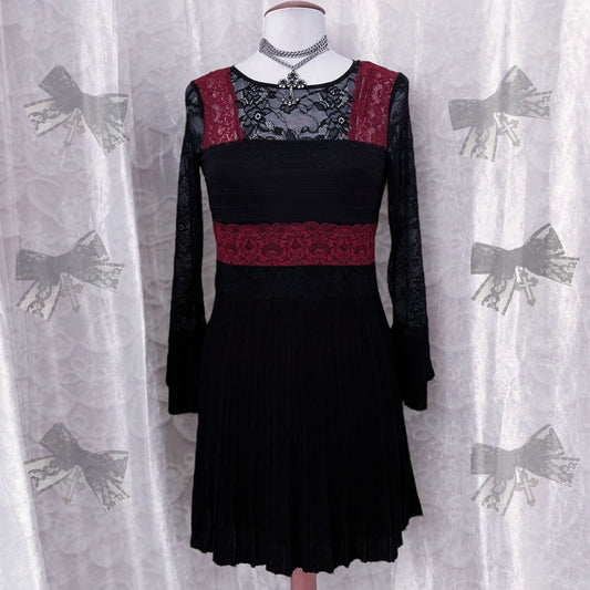 Morgan De Toi witchy lace & wool dress 🖤🌹