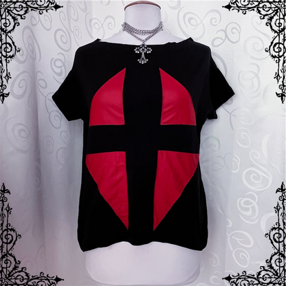 Gothic black tee with red patchwork cross & back detail ❤️✝️