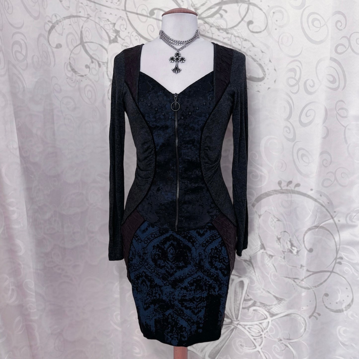 Gothic victorian style grey zip-up dress 🦇