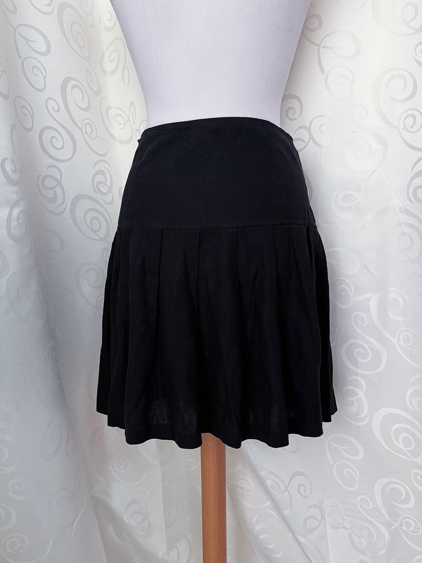 00’s linen black pleated skirt 🕷️🕸️