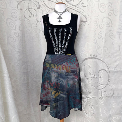 00’s asymmetrical city print dress with ruffle & stitches details 🌀🌃