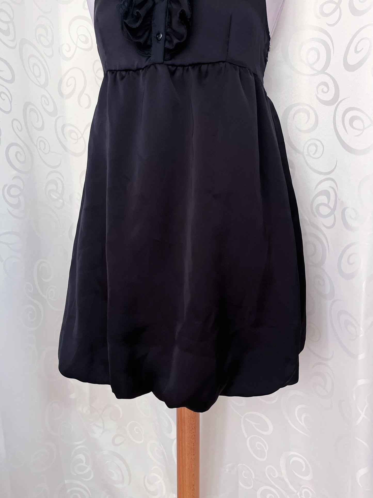 Gothic/Jirai Kei balloon black dress with ruffle details 🌀🕷️
