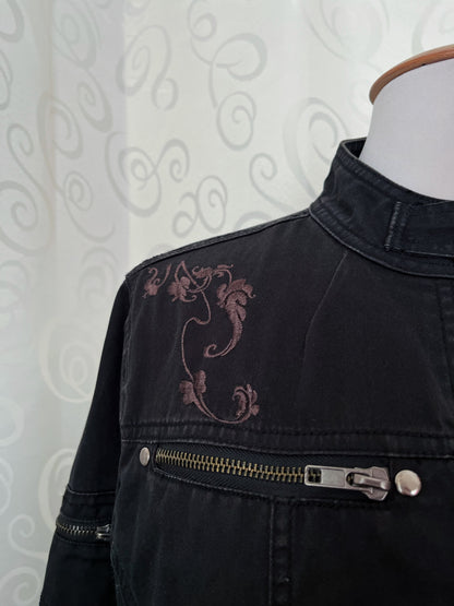00’s iconic denim jacket with embroidered back detail 🌀