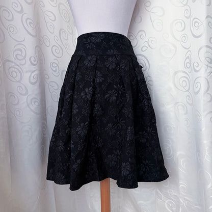 Μodern Gothic lolita black embossed floral skirt 🕷️🥀