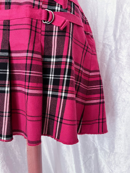 Iconic emo EDC pink plaid skirt 💕