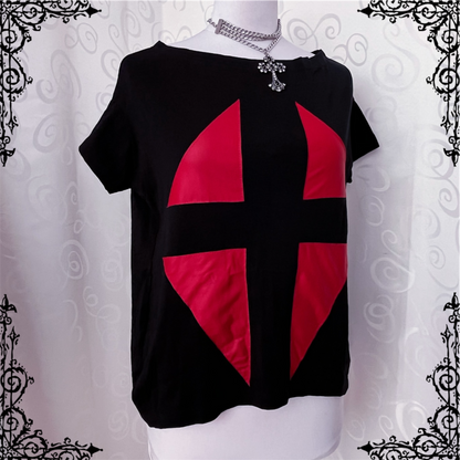 Gothic black tee with red patchwork cross & back detail ❤️✝️