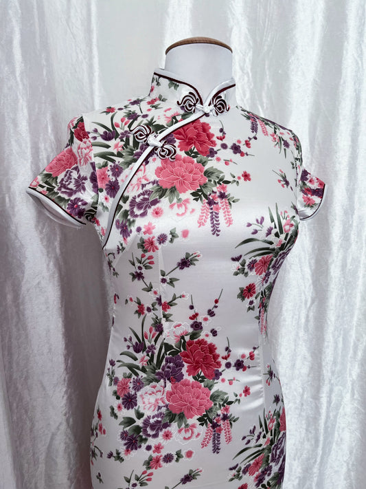 Modern white floral Qipao dress 🪷