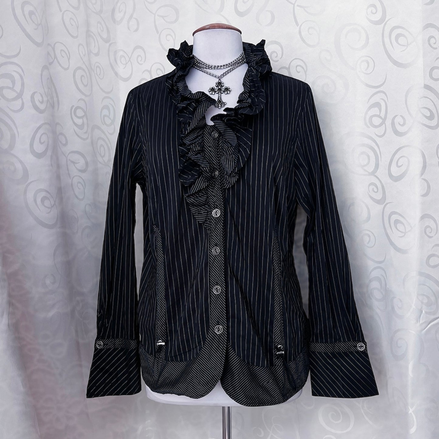00’s Gothic striped shirt with ruffle details 🖤