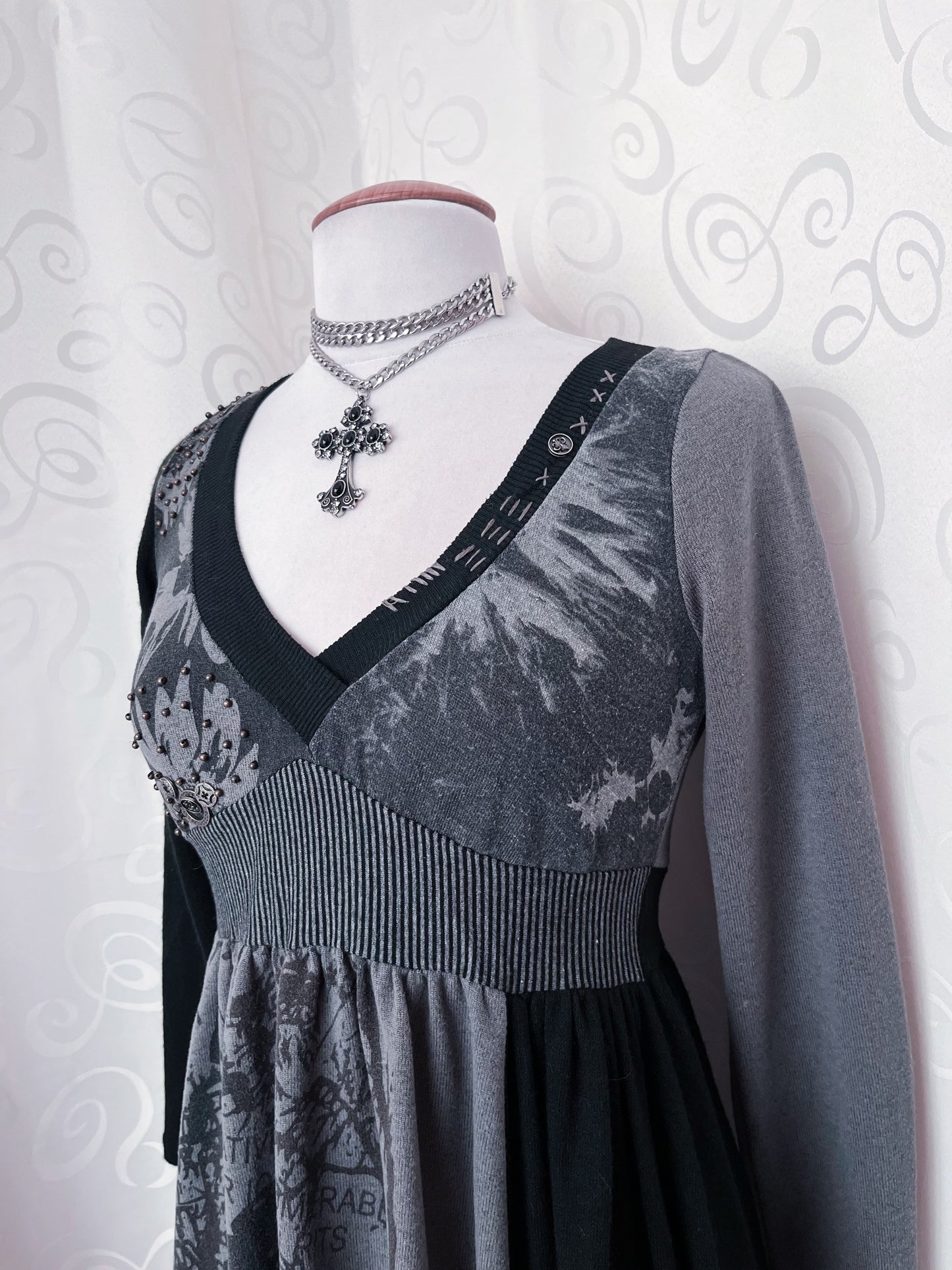00’s whimsy/steampunk grey patchwork dress with print, beaded & charm details ⚙️🕷️