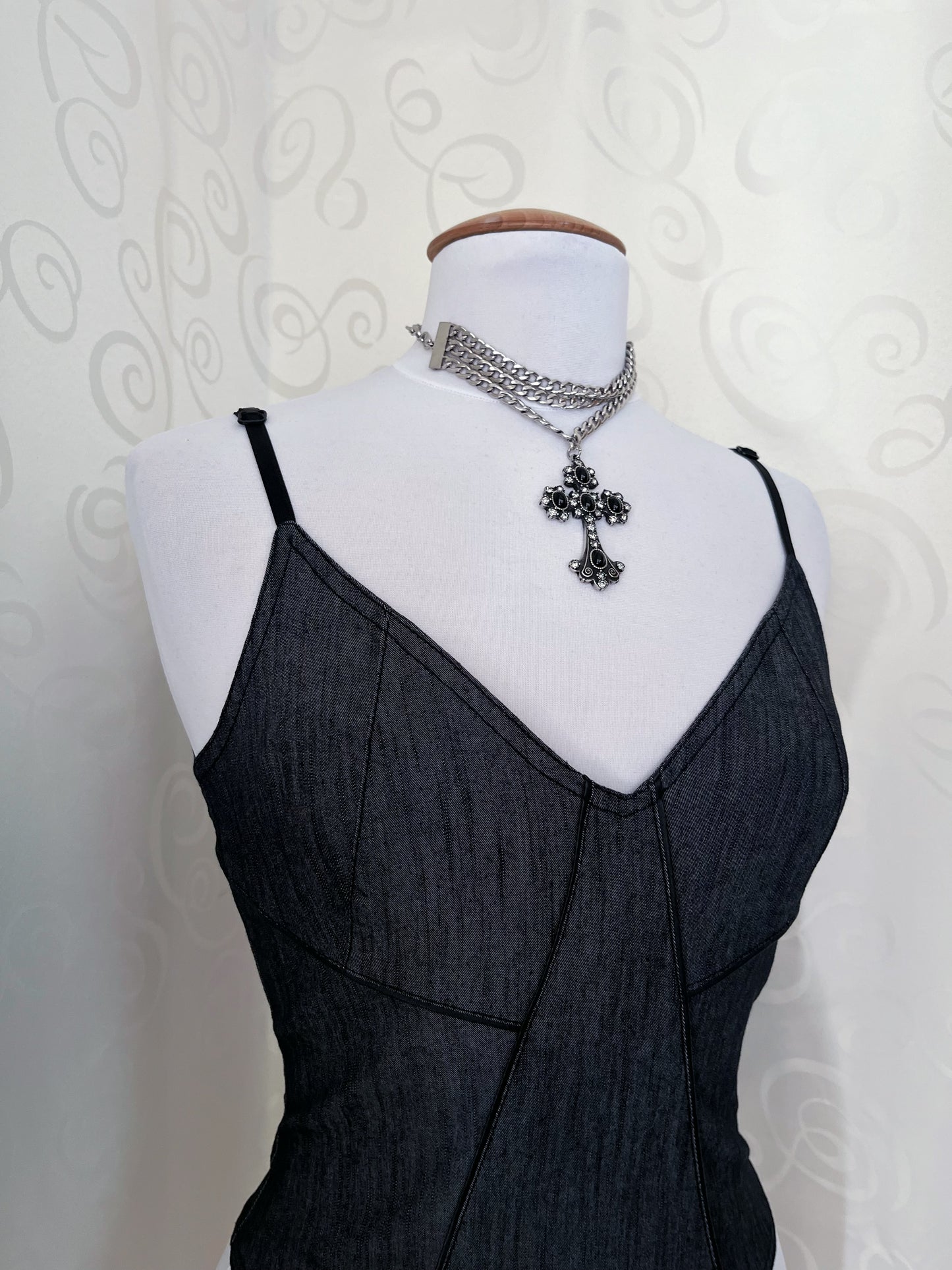 00’s iconic denim lace-up corset top 🖤🕷️