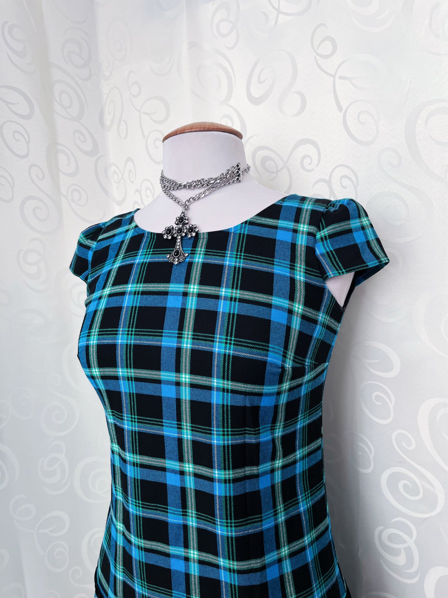 00's tartan blue dress with velvet & plaid details 💀🌀