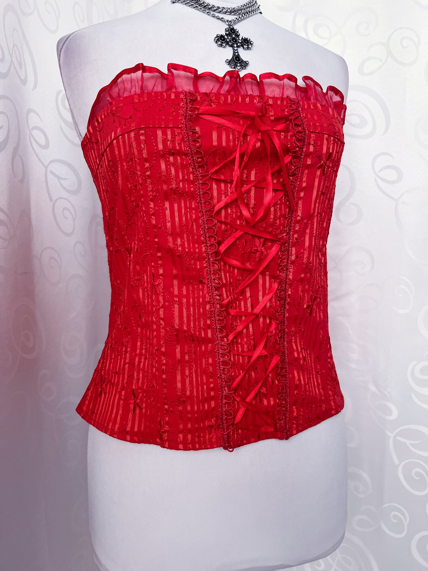 00’s vampire lace-up tube top with embroidered details ❤️🌀