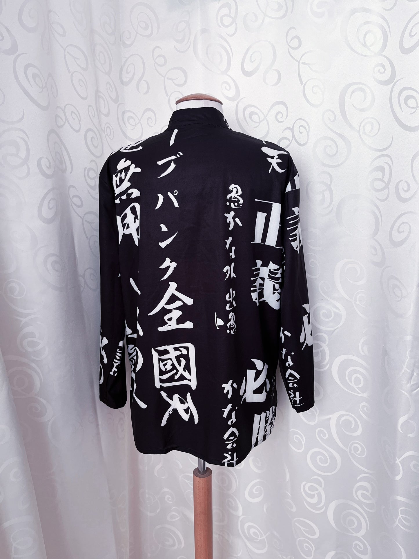 Iconic Asian kimono style shirt with Kanji pattern 🍚🍥