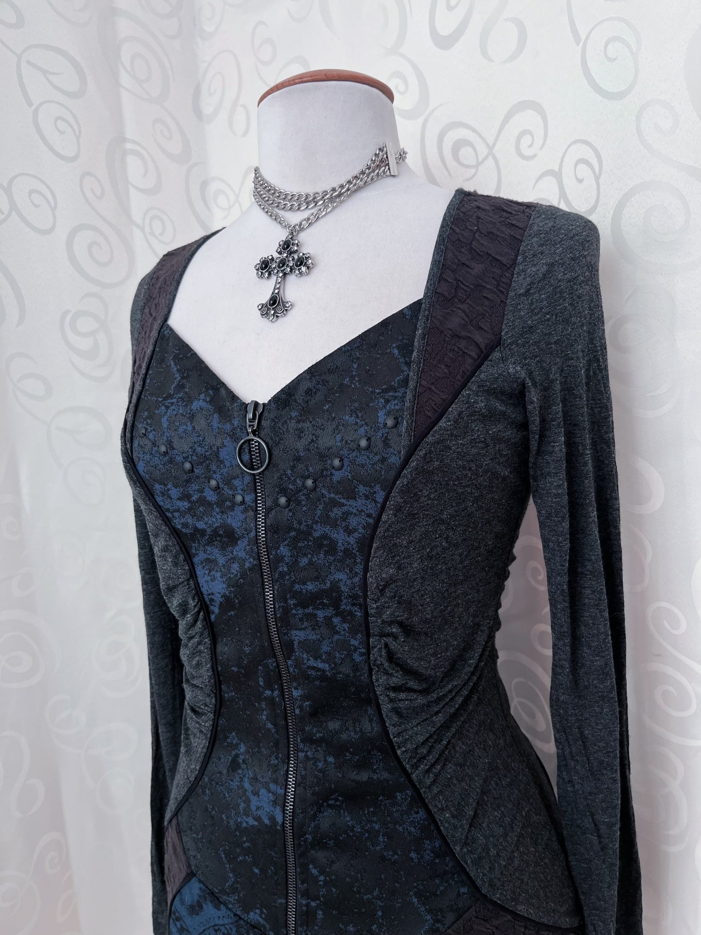 Gothic victorian style grey zip-up dress 🦇
