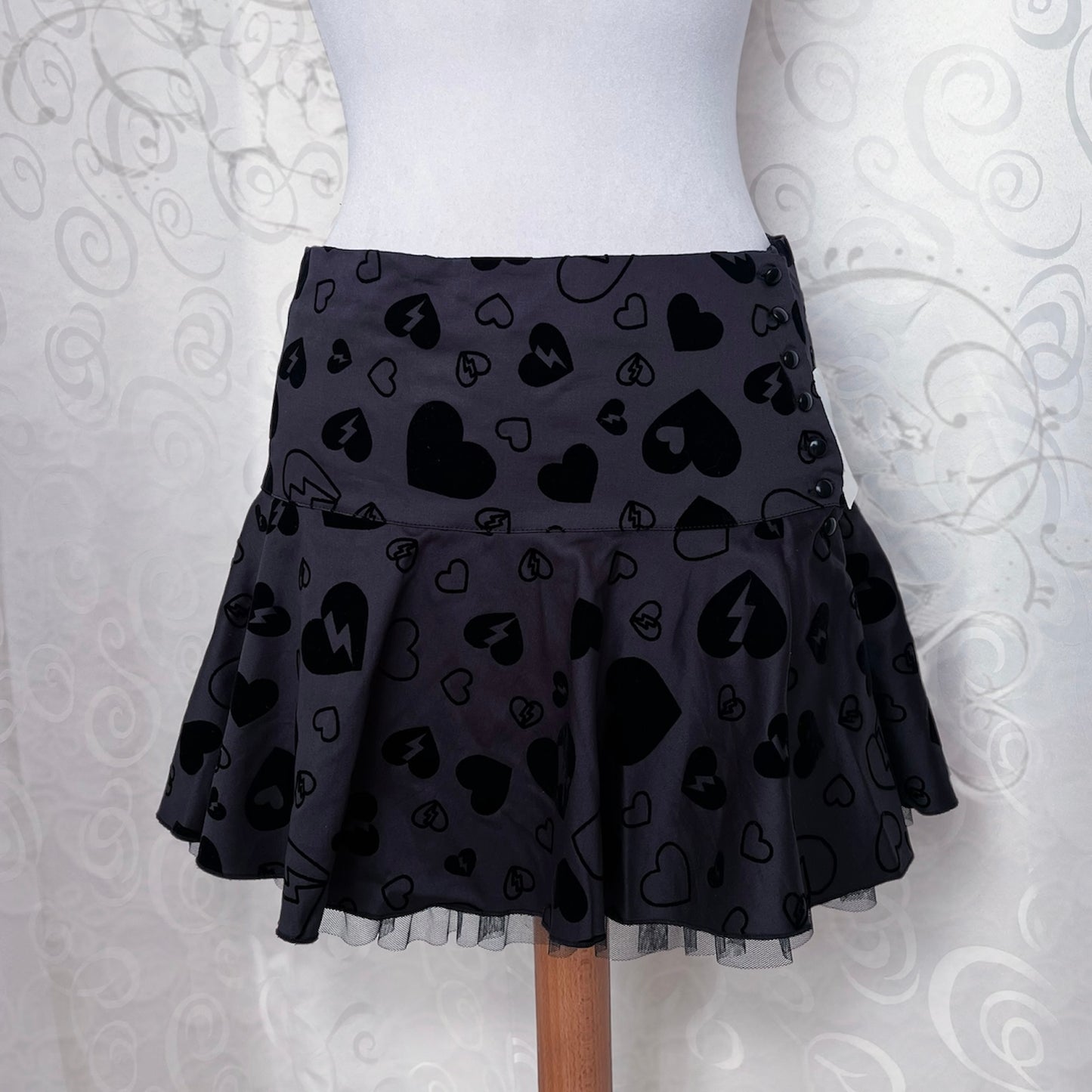 Old Dark Coquette H&M dark grey skirt with velvet hearr details 🖤