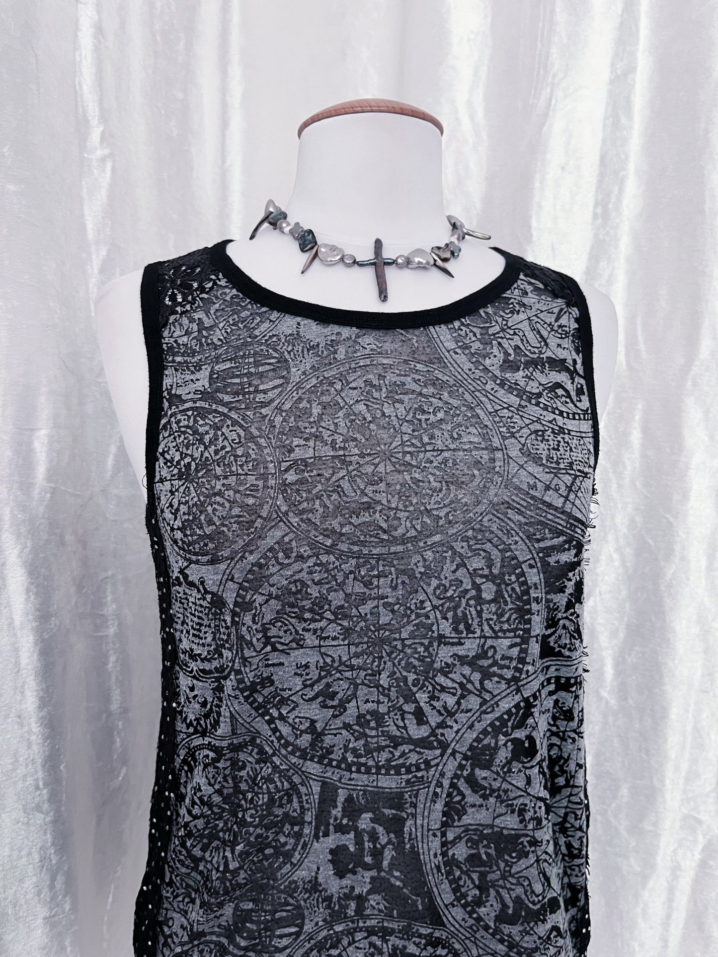 Alternative top with astrology print 🌌