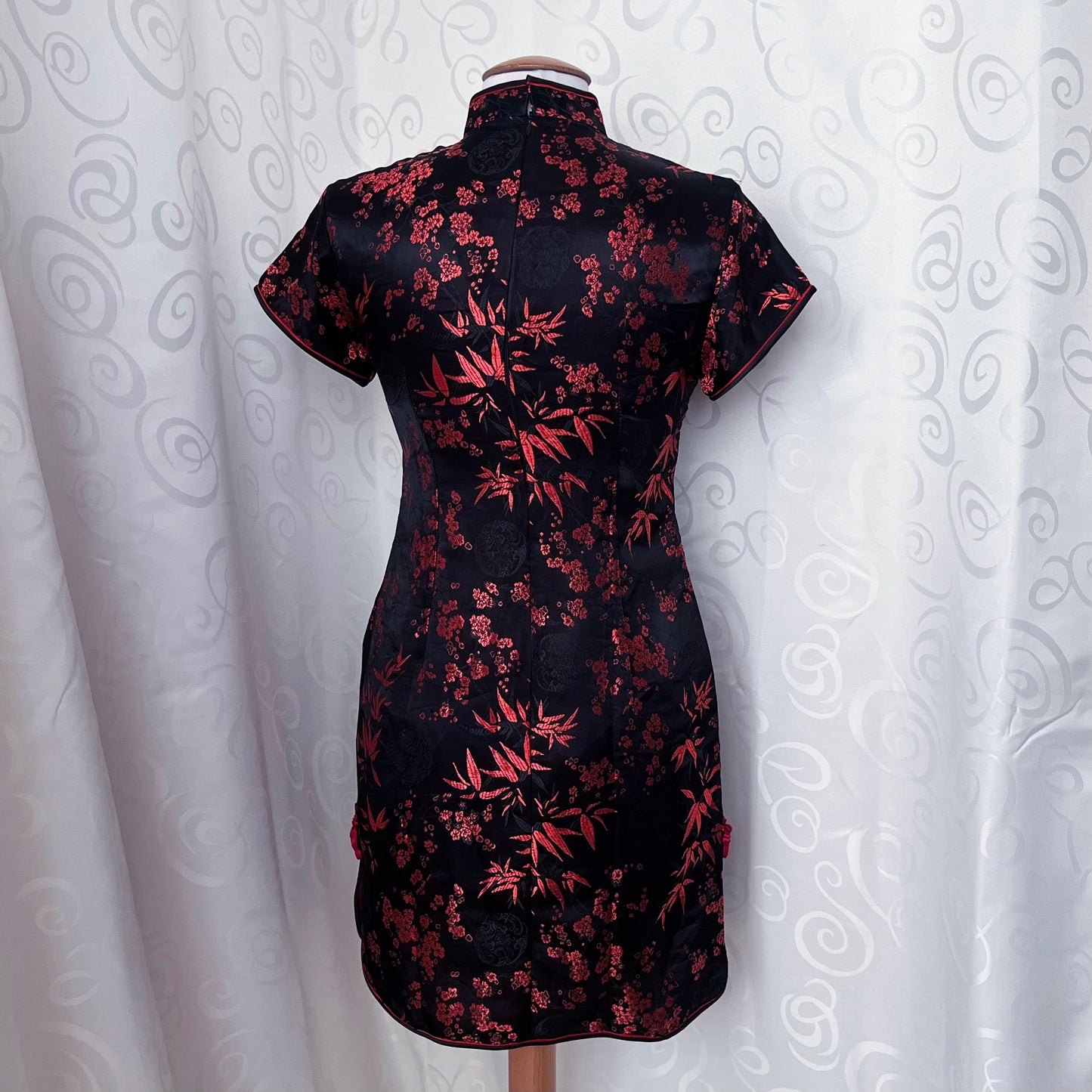 Iconic Silk qipao black & red embroidered dress ❤️