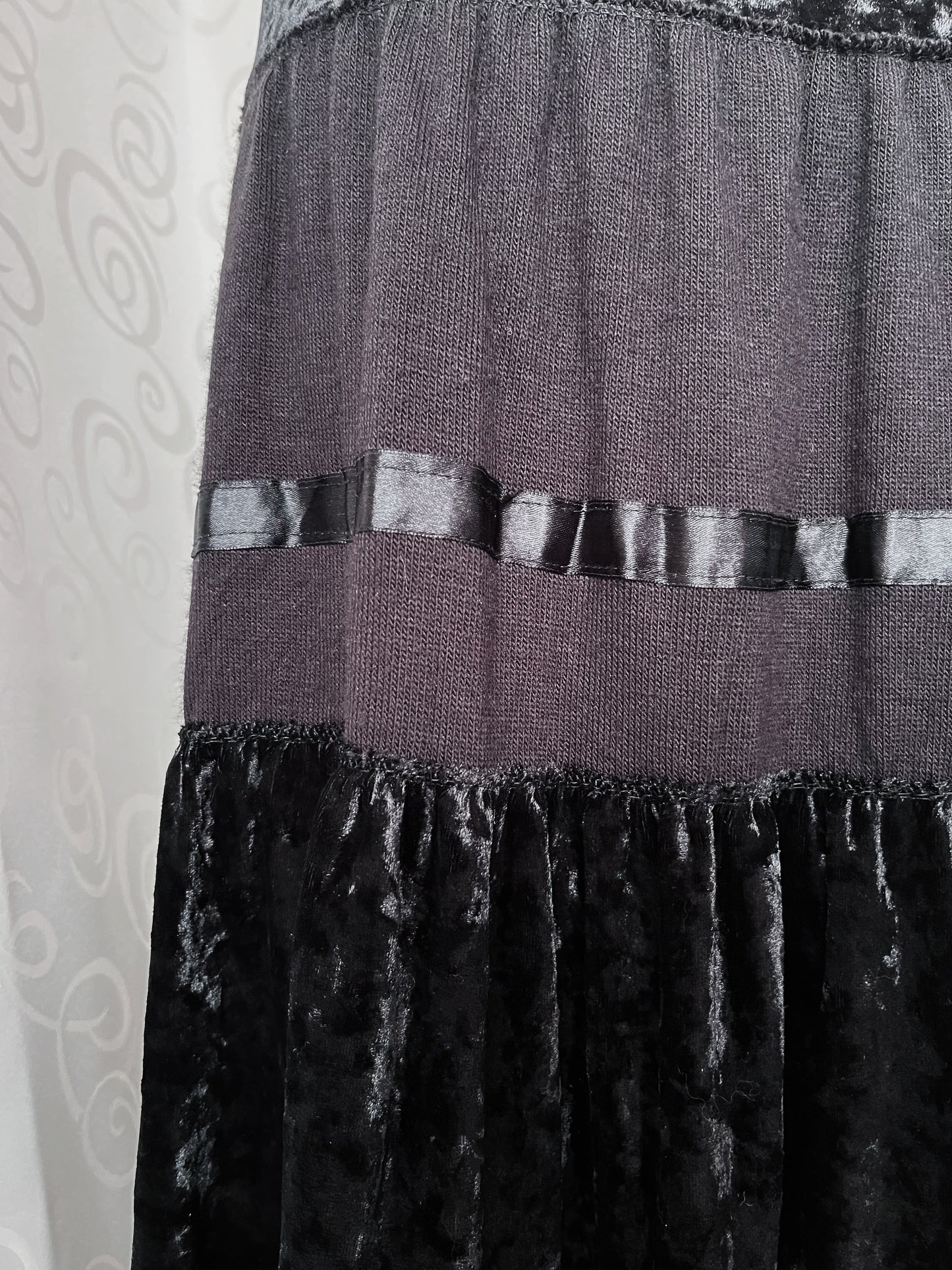 00’s whimsygoth velvet black layered skirt 🕷️