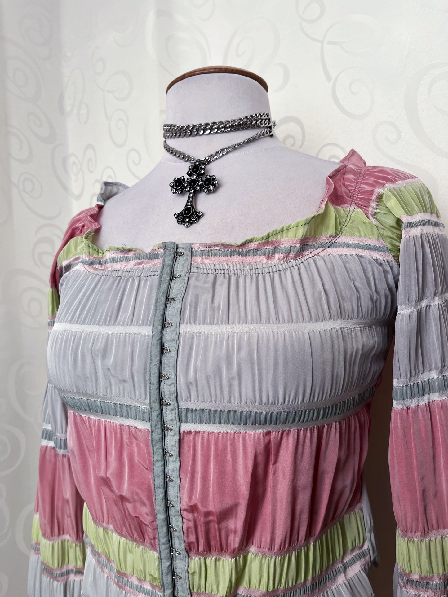 00’s deadstock colorful coquette shirt that closes with metal hooks 💜🌀