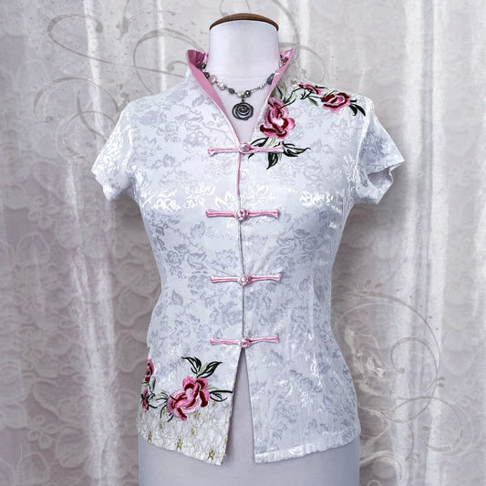 Chinese Qipao/Cheongsam white brocade top with embroidered details 🌸🌷